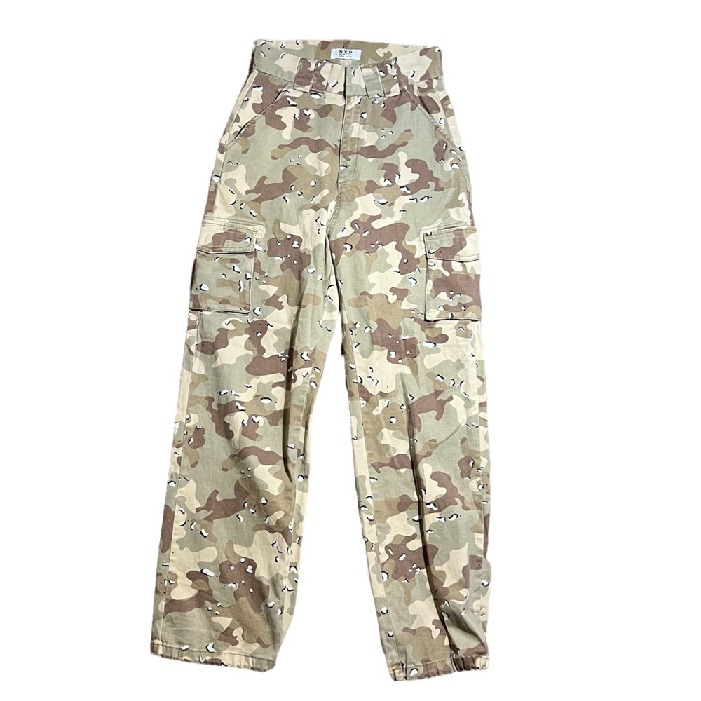 High-Rise Camo Cargo Jeans - Women's Beige/Olive